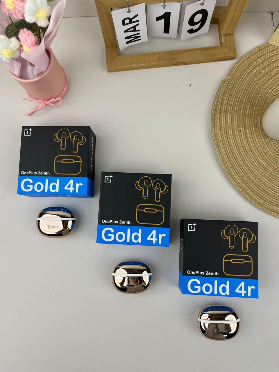 OnePlus 4R Golden Airpods